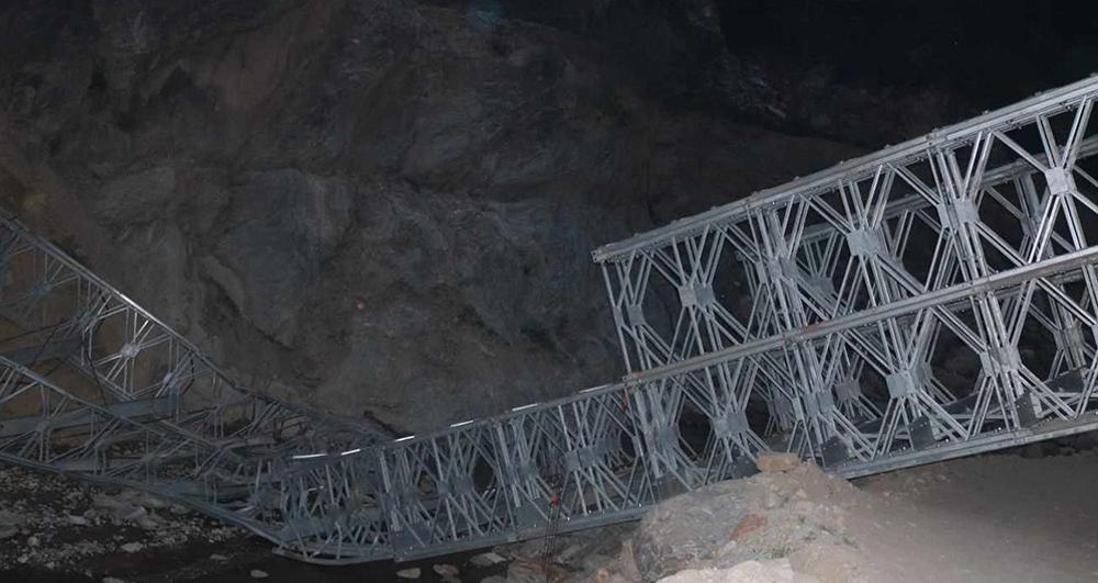 हेवा खोलामा निर्माणाधीन बेलिब्रिज भत्किँदा ३ मजदुरको मृत्यु, ३ घाइते
