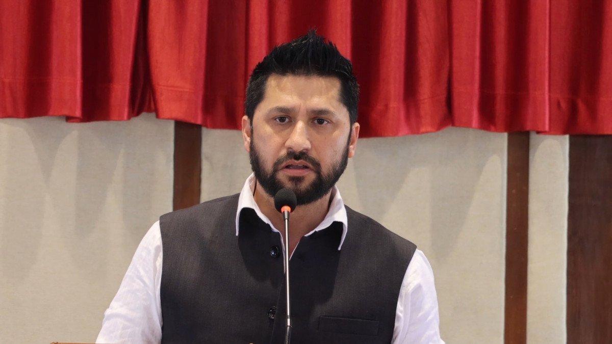 रास्वपाका सभापति रवि लामिछाने अस्पताल भर्ना