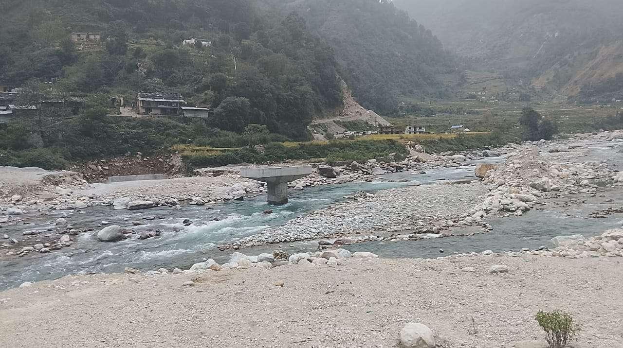 मार्तडी–थामलेक सडकखण्डको भौनेरामा निर्माणाधीन पुल ४० प्रतिशत प्रगति