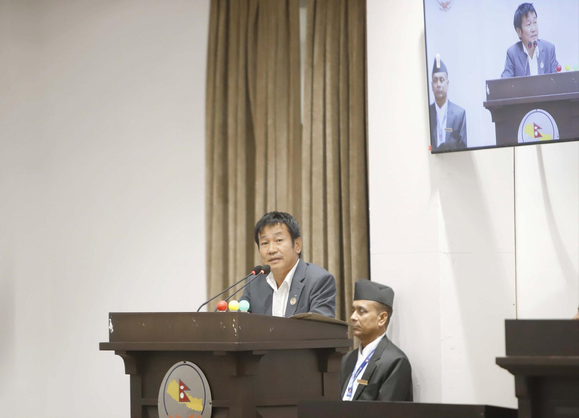 प्रधानमन्त्रीको भूमिकामाथि हर्क साम्पाङको प्रश्न, सरकार जनताप्रति जवाफदेही नभएको आरोप