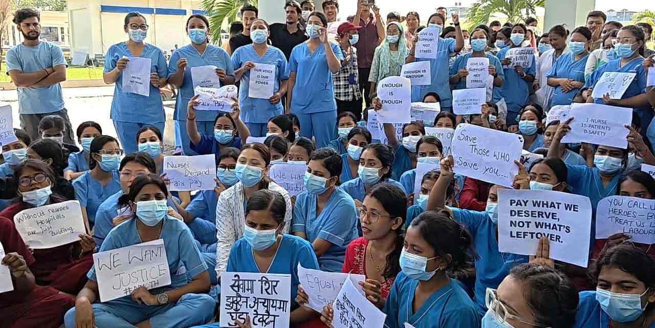न्यून पारिश्रमिकको विरोधमा शहीद मेमोरियल अस्पतालका स्वास्थ्यकर्मी आन्दोलनमा